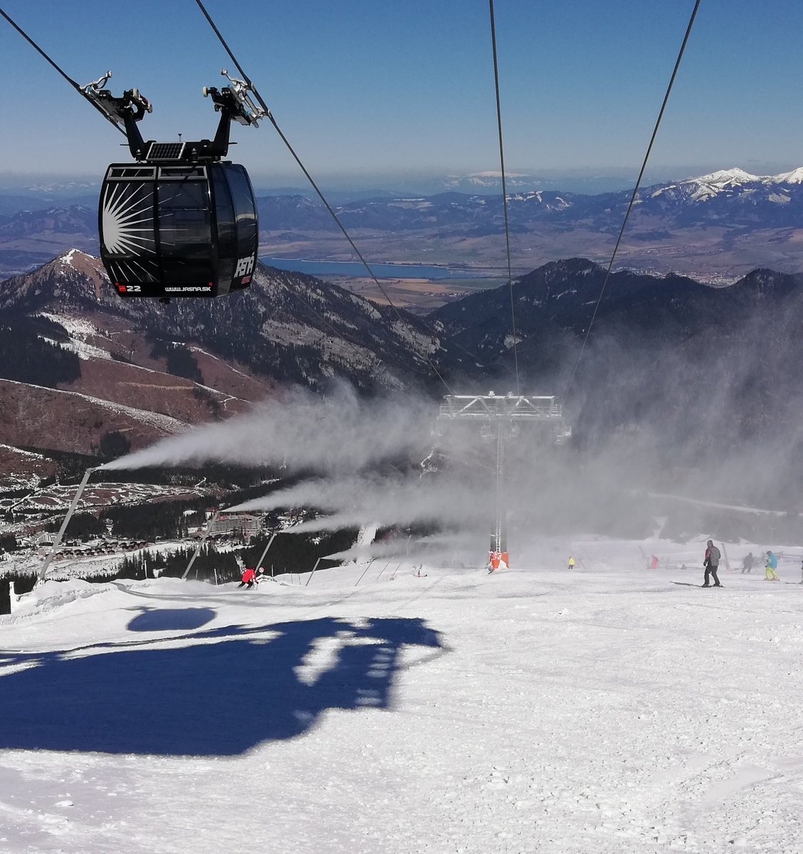 Zasnežujeme! ❄️⛷️😎
tmr.sk/pre-media/tlac…

Snowmaking in progress! ❄️⛷️😎
tmr.sk/media/news/-sn…