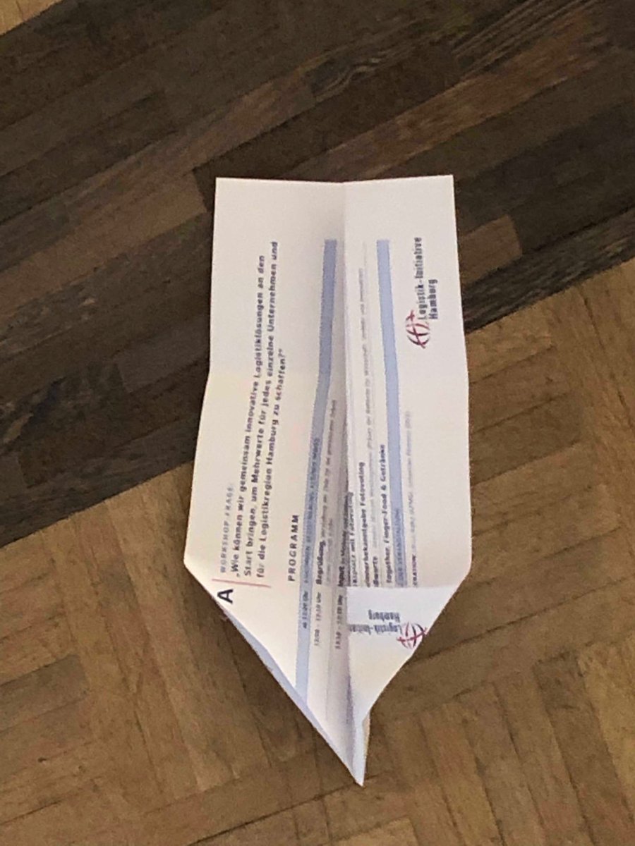 Sebreimann's tweet photo. #Innovation #BarCamp von @the_LIHH: Die Teams haben sich gefunden und denken out of the box in Sachen #Zukunft der #Logistik https://t.co/dyXdLVqusN