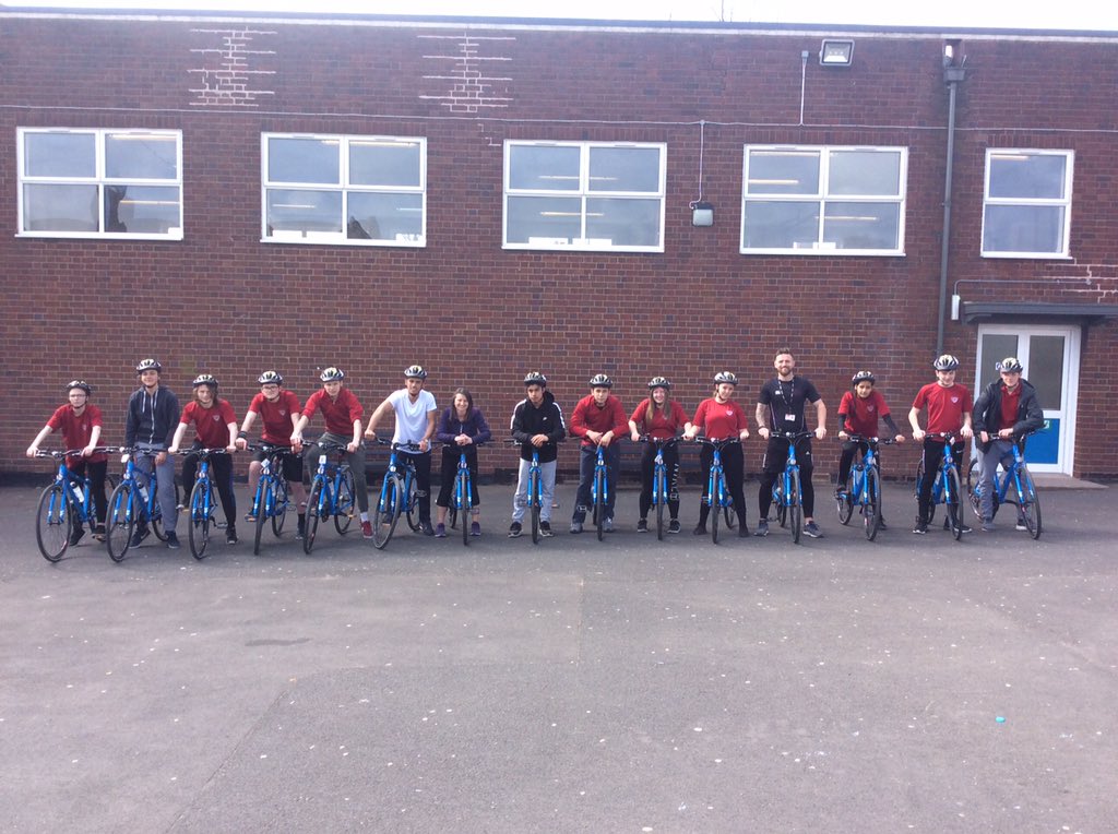 DavidHa96072029's tweet photo. Thank you to all at PruGOals and the Dame Kelly Holmes Trust for a very enjoyable day. Our students were fully engaged in the Nutrition workshop delivered by Kelvin Batey, ex BMX world champion.#PruGOals #TransformationTrust #NothingButTheBest https://t.co/NpanQ3rWku
