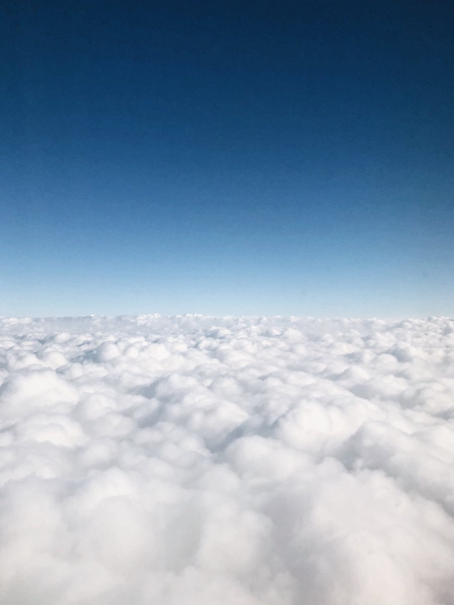 bartzchelsea's tweet photo. Up in the clouds this morning, making my way for a new adventure. #letscreate #johannesburg #lesothobound https://t.co/S2agmIU6wY