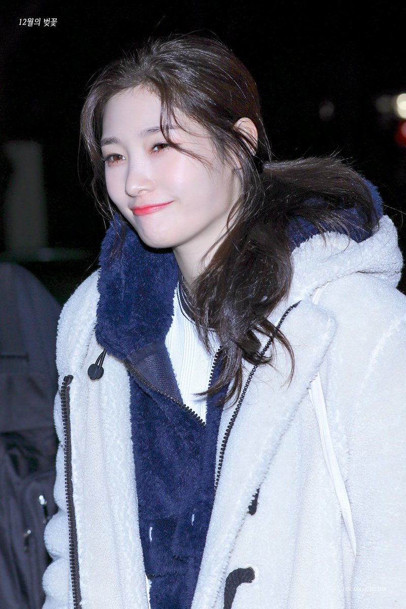 19971201_JCY's tweet photo. 190326 퇴근
#다이아 #정채연 #DIA #CHAEYEON
@dia_official https://t.co/oHUBeQvkui