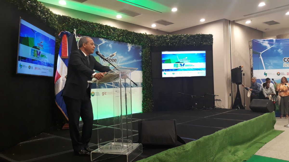 CDEEE_RD's tweet photo. En estos momentos nuestro VPE #RBichara participa del Seminario Integración Energías Renovables. #CDEEERenovable https://t.co/OQi8hnPv0i