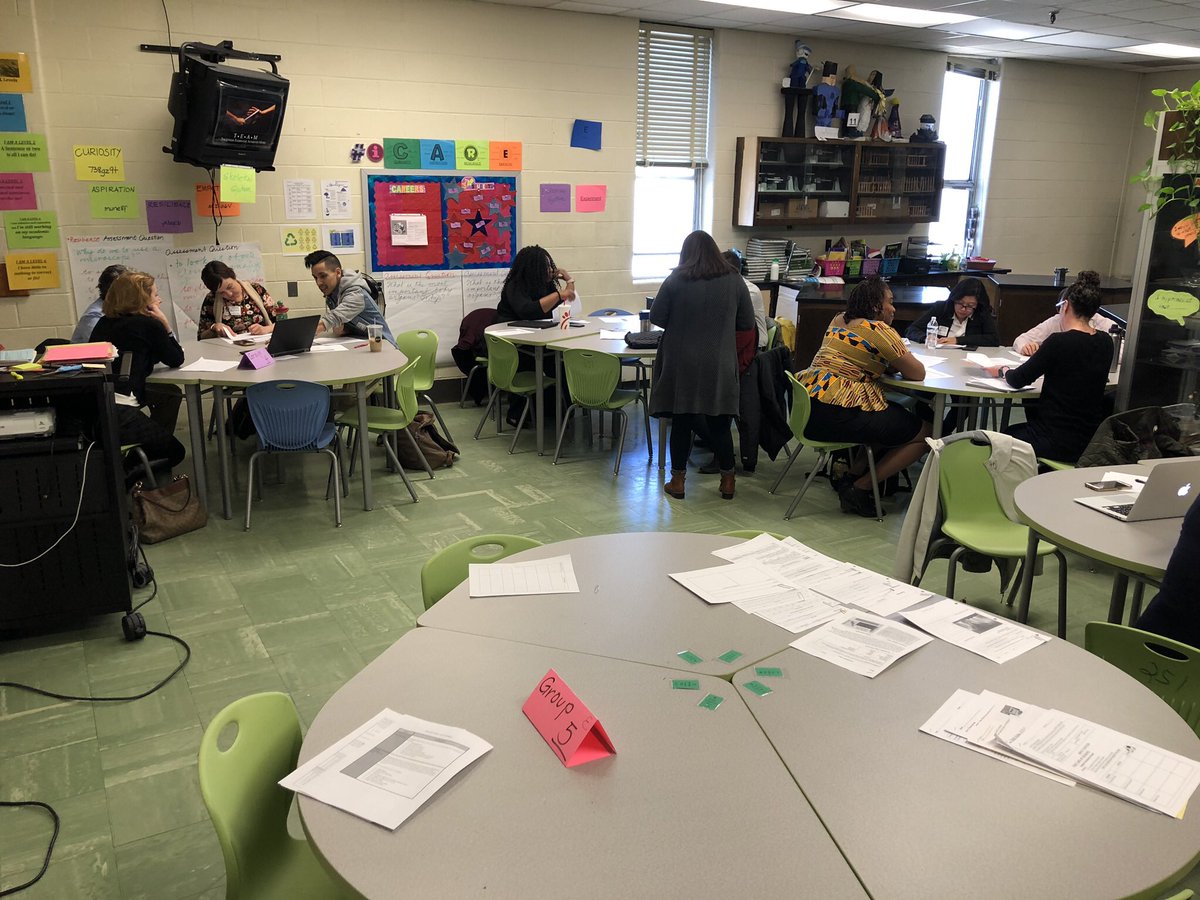 MrSigal_Intls's tweet photo. #DMV STEM teachers from @IntlsNetwork gather at @ihslapg and participate in a success share. #Intervisitation. https://t.co/eUUajtUX8f