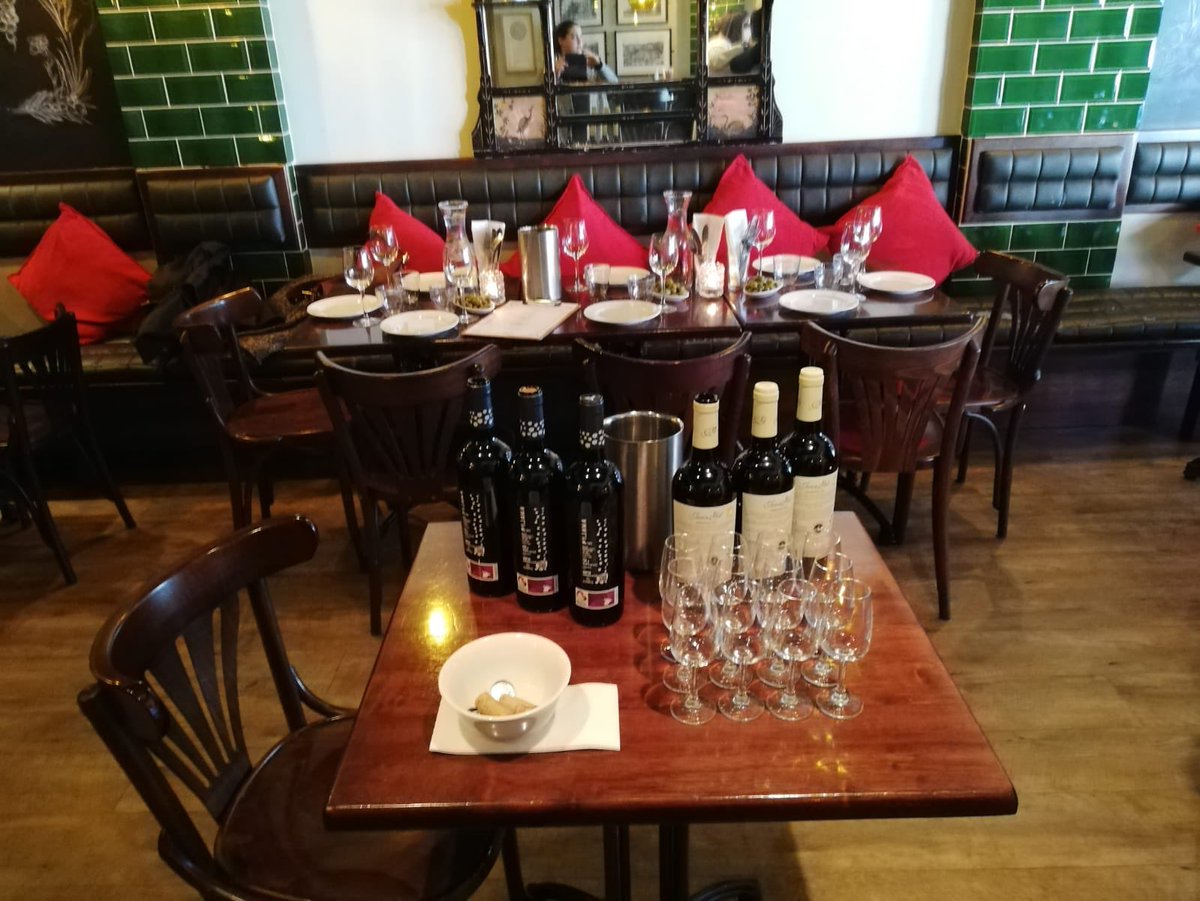 SpainFoodWineIE's tweet photo. Amazing wines from #Spain! Media launch @LasTapasDeLola. We are very proud about the high quality that Spain has to offer. #SpanishWineWeek in #Irelend 8th to 14th April https://t.co/G9nSgvBuTt