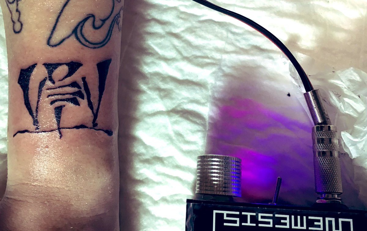 humanofobia's tweet photo. Violadores del verso es para siempre 💖

Nuevo auto tattoo🤦🏼‍♀️ https://t.co/7RwYuNpS9y