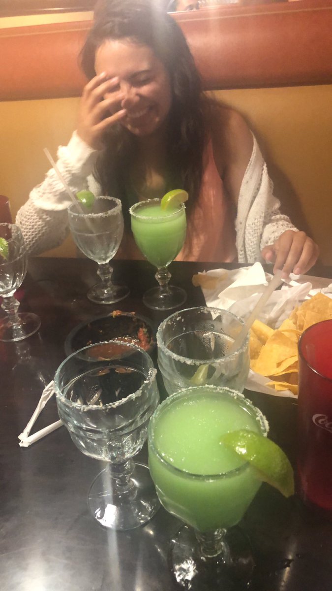 JessMTM's tweet photo. Most of my days I spend dreading homework and missing my girls. I can’t wait to graduate and be back to seeing these beautiful face on a regulars basis. 🥰 @laurjean_ @jessicaweyrick @CarleeFries_ https://t.co/Iua0zIsnrq