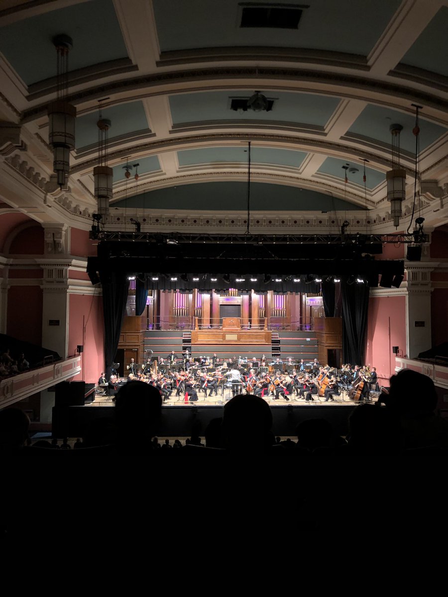 Just as we start #TheImperialMarch from #StarWars suddenly the audience either becomes a conductor or a drummer! #brilliant! @the_halle #HalléforYouth @Jheyward843 @redmond_tom