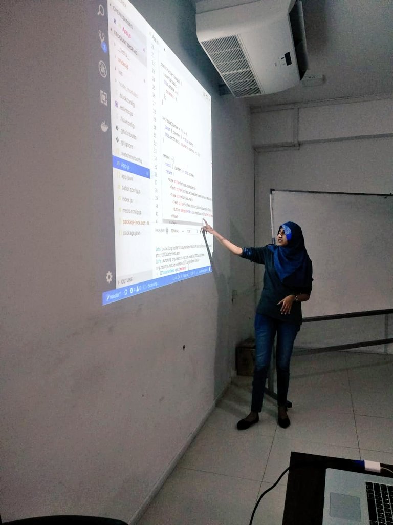 99x_io's tweet photo. Trainee Software Engineers, #Xians Sameeha and Devon conducting a session on #ReactNative for the students at #IIT today.
#99XT #UniRelations https://t.co/oUrhhO1Sts