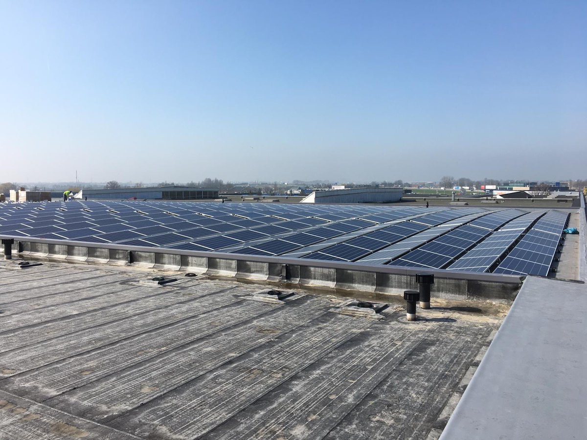 Combilo_NL's tweet photo. More than 4000 solar panels on our roof to reach our sustainability goals!
#ColourfulCombilo #Combilo #Sustainable #Fresh #Produce https://t.co/4Zs3RvKUjX