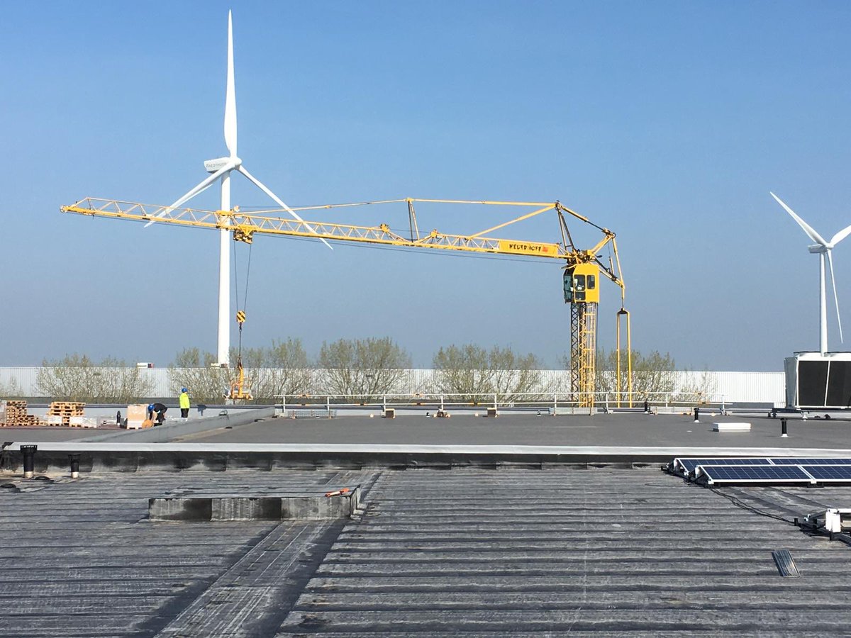 Combilo_NL's tweet photo. More than 4000 solar panels on our roof to reach our sustainability goals!
#ColourfulCombilo #Combilo #Sustainable #Fresh #Produce https://t.co/4Zs3RvKUjX