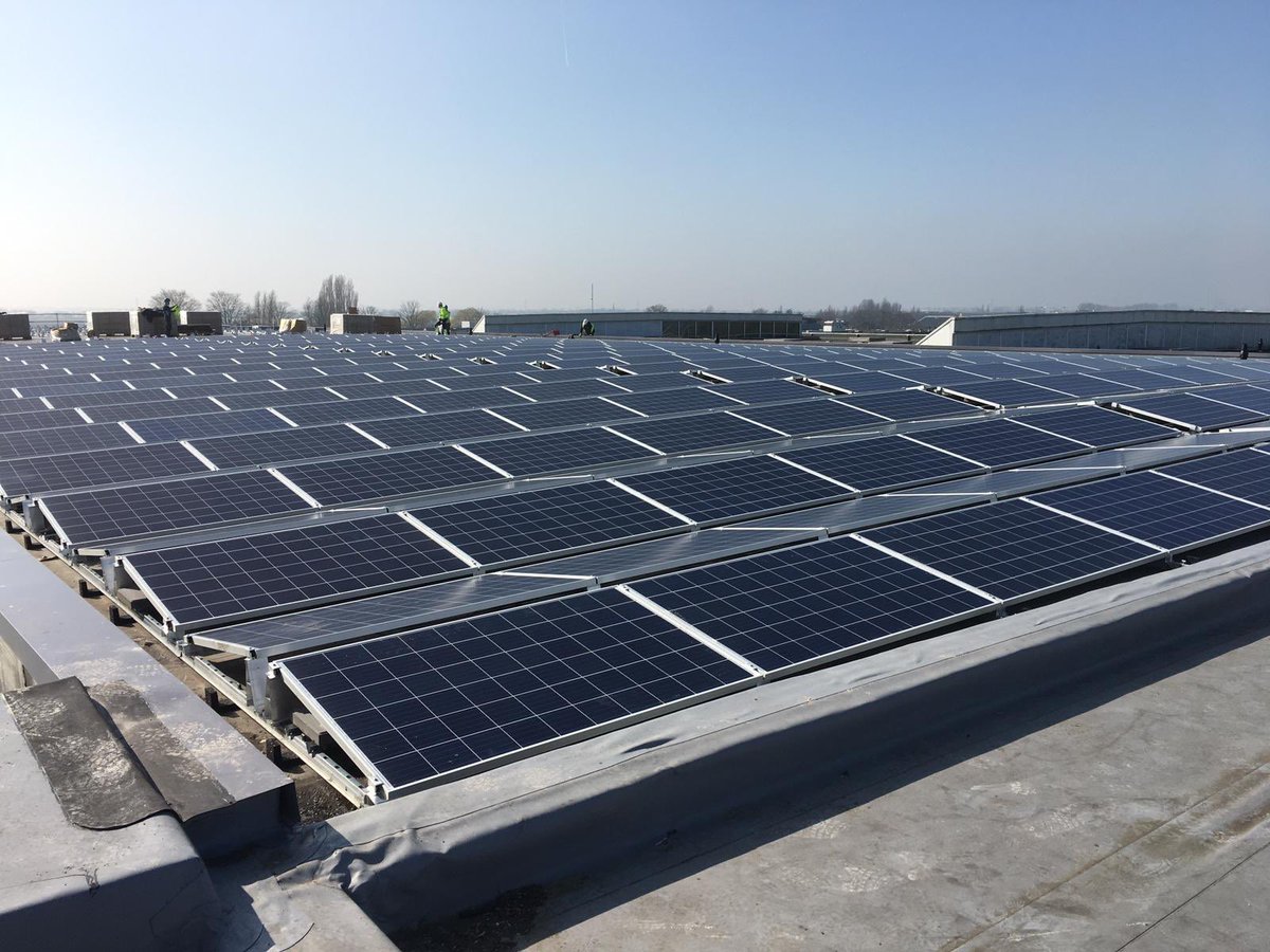 Combilo_NL's tweet photo. More than 4000 solar panels on our roof to reach our sustainability goals!
#ColourfulCombilo #Combilo #Sustainable #Fresh #Produce https://t.co/4Zs3RvKUjX