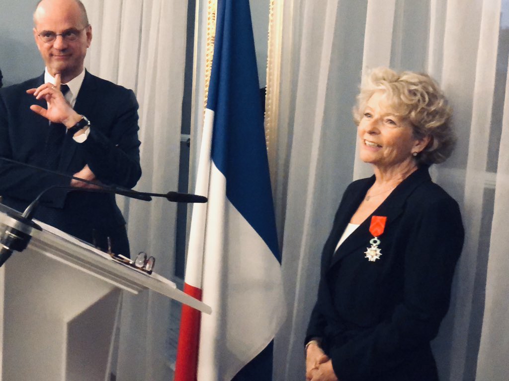 Très, très fier de ma maman, Carole Diamant, promue hier chevalier de la Légion d'honneur par <a href="/jmblanquer/">Jean-Michel Blanquer</a> pour son engagement pour rendre l'éducation plus juste, plus accessible, pour tous. ❤️