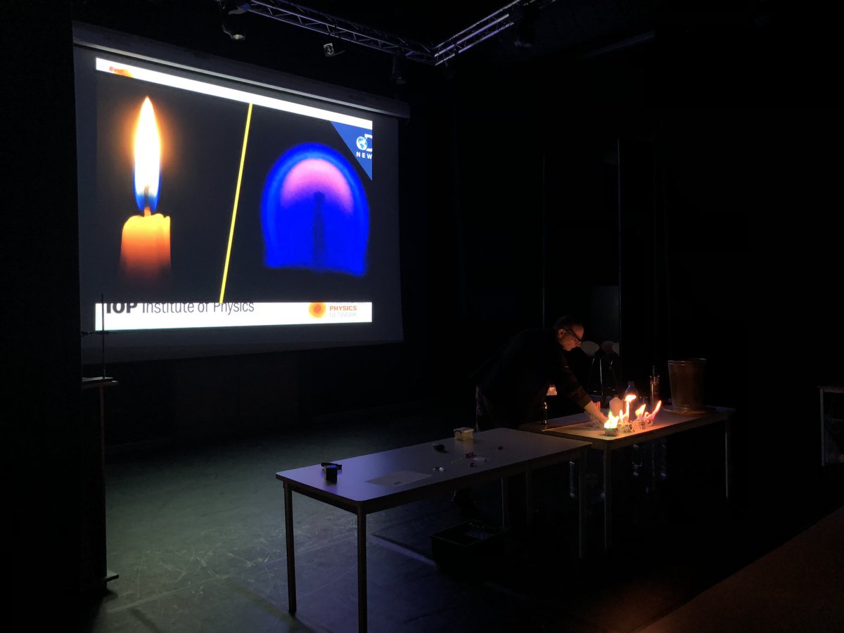 Flames and stars @IOPLSE #IOPShow with Trevor Plant ✨ and year 5 from <a href="/BVPAcademy/">Beacon View Primary</a> <a href="/victoryprimary/">Victory Primary</a> <a href="/CastleviewUl/">CastleviewUL</a> #ExcitingScience