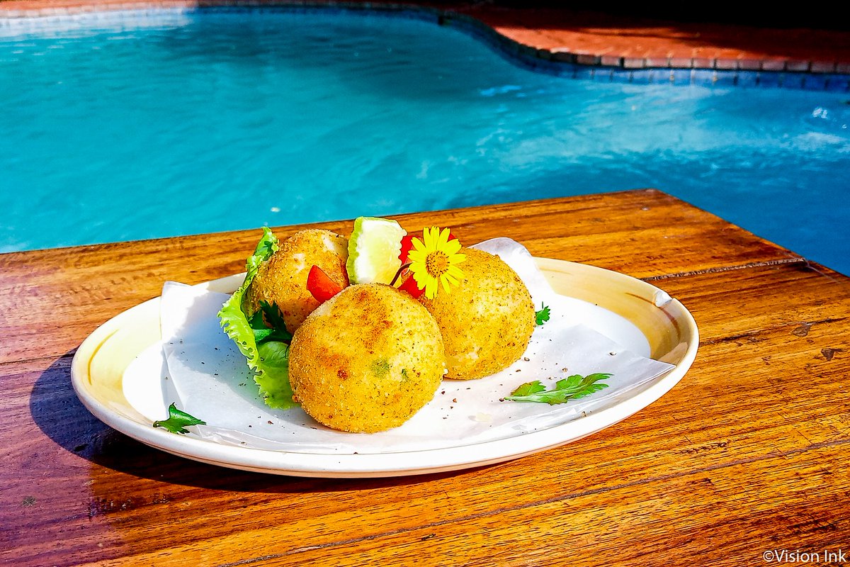 livilodge's tweet photo. The best things in life are cheese!

#cheesebites #cheese #appetizer #lunch #nomnom #foood #love https://t.co/jX65uYuHMK