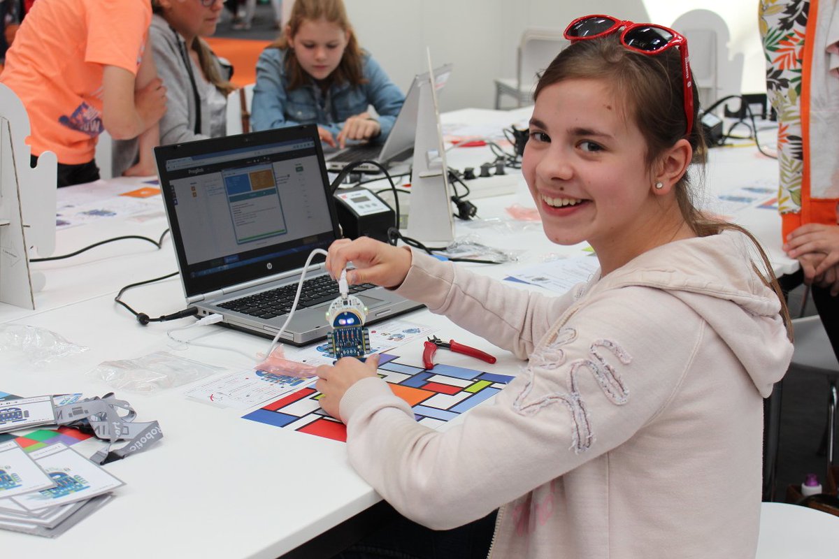 _BOB3_'s tweet image. #Ausgebucht ✅ - Noch 79 Tage bis zur @ideenexpo 2019 und ihr habt alle neun Workshops mit Bob schon ausgebucht! Ihr seid toll - freue mich auf euch ❤️
#codingGirls #codingBoys #codingWorld #alleNeune #digitaleBildung