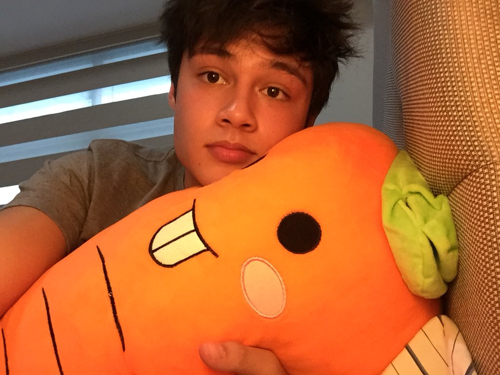 rhys_miguel's tweet photo. Fave pillow sobrang malambot thank you!!! 🥕🧡 https://t.co/cllqusUc4n