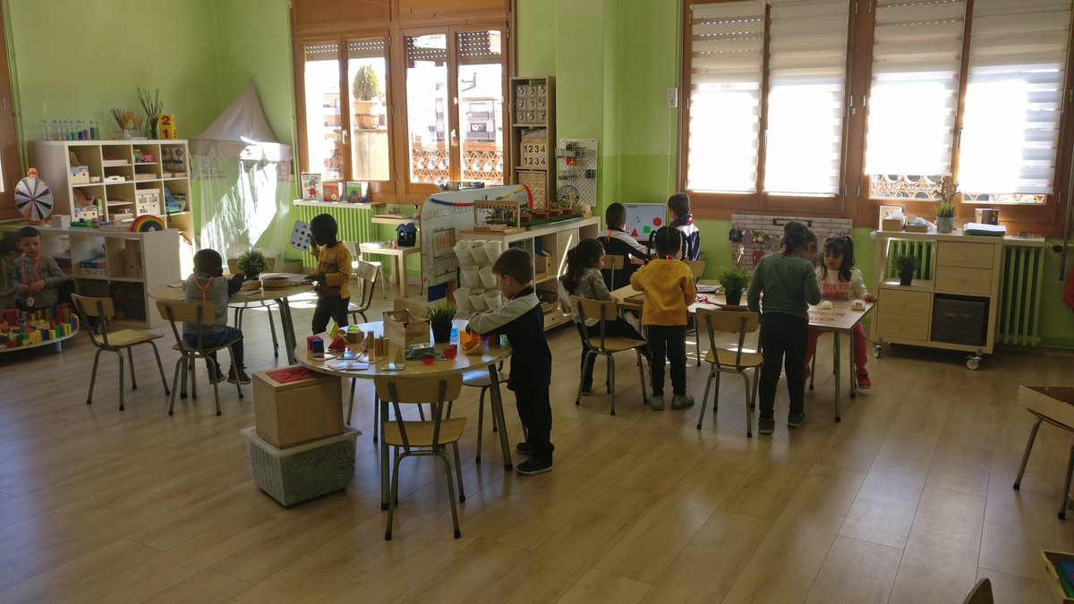 mmaydeu's tweet photo. Un laboratori de matemàtiques a Educació Infantil és possible? Oi tant! A EI @sagratcorvic . https://t.co/mFa2DTcyEo