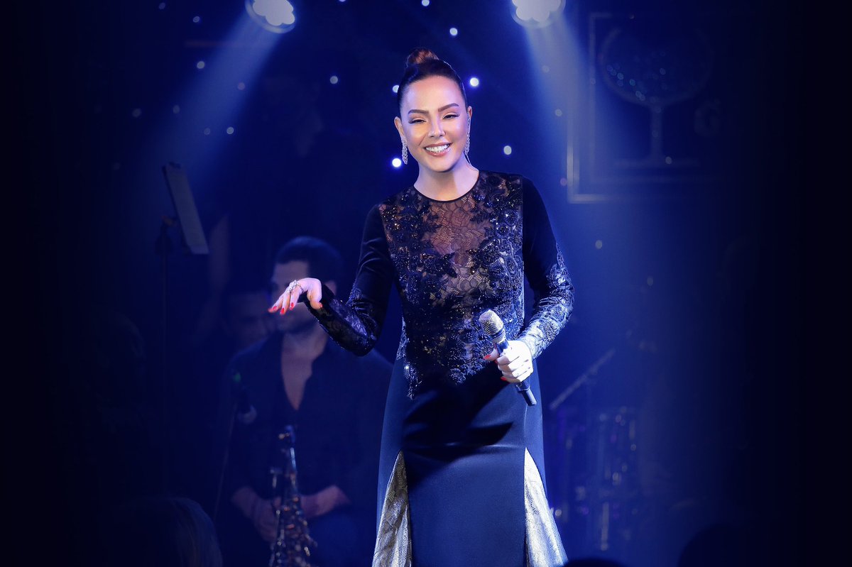 ebrugundessatiyor.com adresinden istediğiniz bir yardım kuruluşuna bağış yaparak “Zuhair Murad” imzalı bu elbiseye uygun fiyata sahip olabilirsiniz.
Ürün kodu: 1286
Beden: 38
Fiyat: 2.000 TL
İletişim: info@ebrugundessatiyor.com