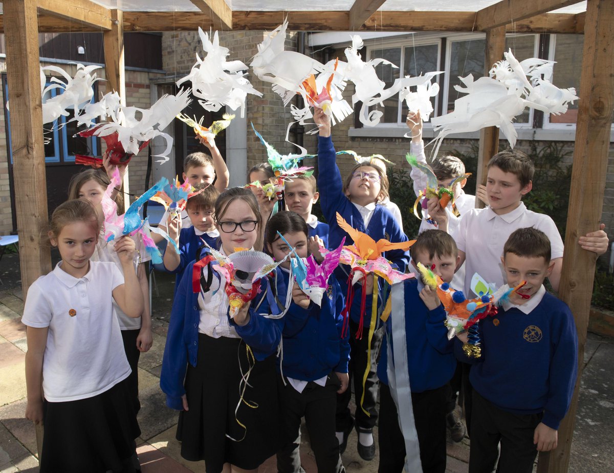 HambletonDC's tweet photo. Pupils from Mill Hill Community Primary School have been inspired to release their imagination in a project celebrating freedom and #fearlessness called #Imaginosity. They unleashed their #imagination to create a flock of birds out of humble milk cartons. https://t.co/QSiclFPAUj https://t.co/QQpwPWh6F1