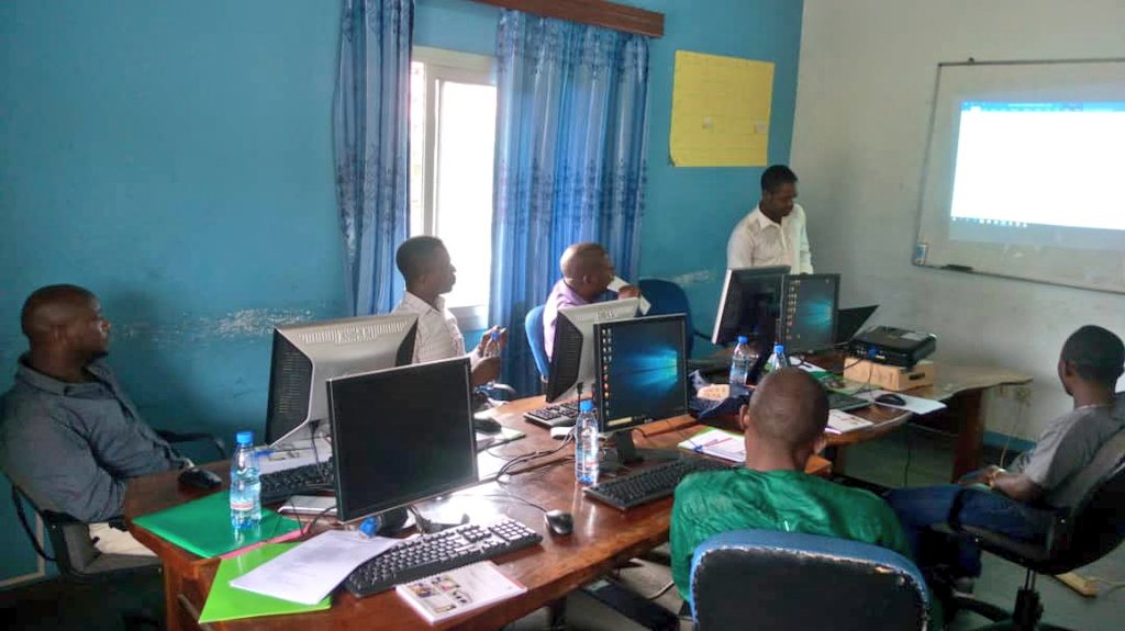ActivSpaces's tweet image. Day1, Week 3, Building Capacity on basic ICT use for Municipal Personnel @ActivSpaces sponsored by the  @giz_gmbh #PRADEC/PROMUD project.

Trainers: @valerycolong and @ebaicha1 .