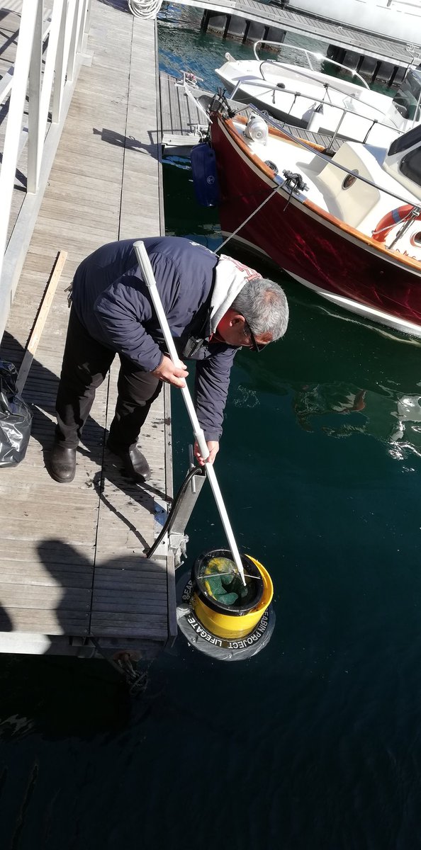 Coopitalia's tweet image. Al Marina Genova oggi consegniamo un #seabin per raccogliere la plastica dall'acqua del porto "È un piccolo grande gesto che conferma la nostra attenzione per l'ambiente" #StefanoBassi Presidente Ancc-Coop #CoopAmbiente  bit.ly/Coop-ambiente   @Seabin_project