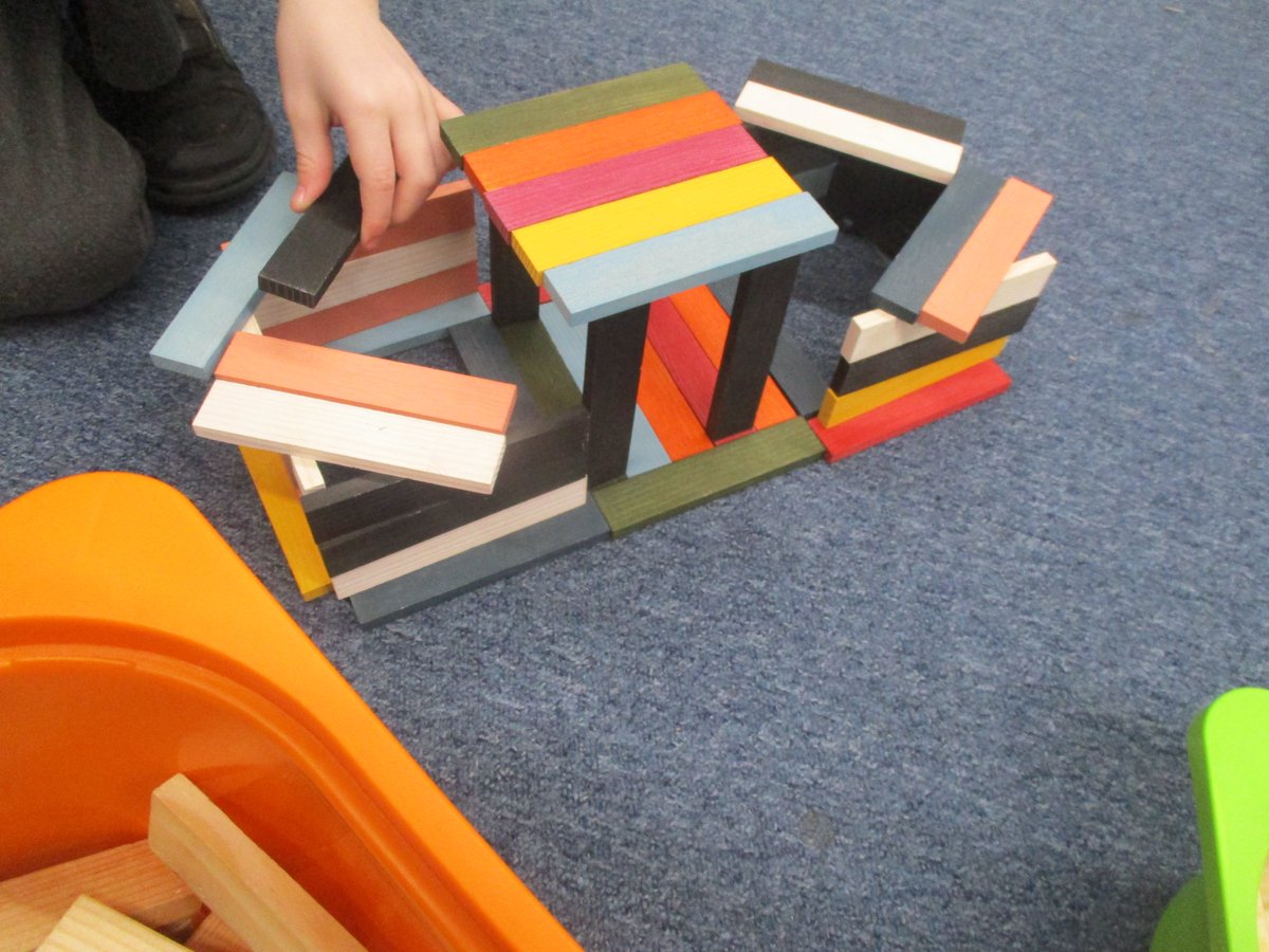 wybersoosc's tweet image. This mornings Breakfast club was a bit of a @kapla fest #runningoutofspace #lovebuildingtowers #usingimagination