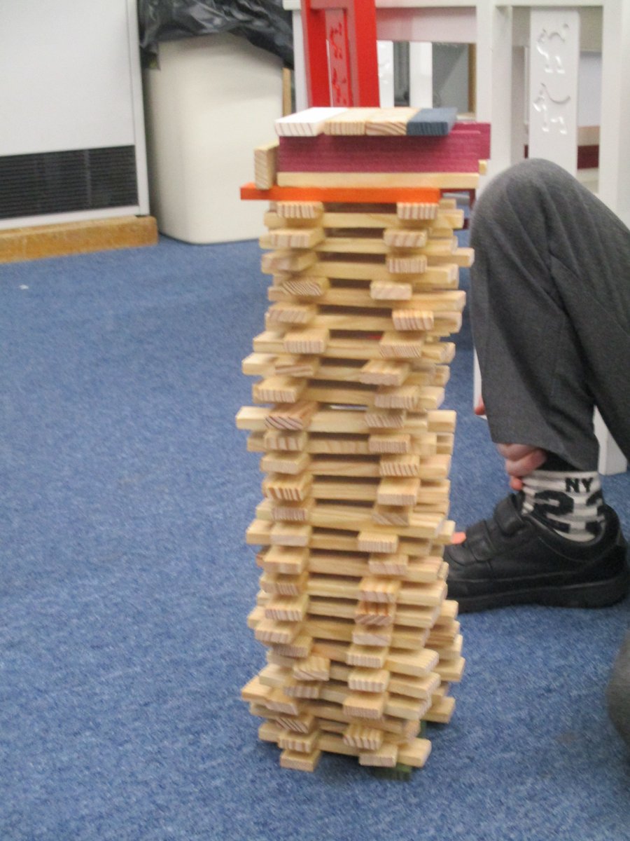 wybersoosc's tweet image. This mornings Breakfast club was a bit of a @kapla fest #runningoutofspace #lovebuildingtowers #usingimagination