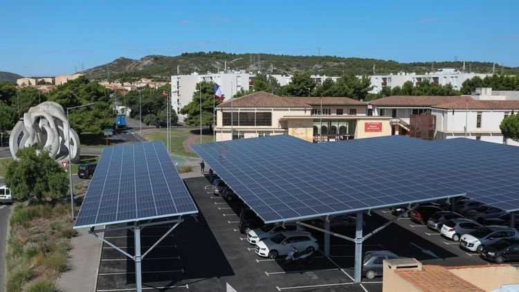 lendopolis's tweet photo. ● #ENERGIESRENOUVELABLES ●

17 projets #photovoltaïques ont pu être financés grâce aux communautés de Lendopolis et @LumoFrance, dans le cadre des collectes de Technique Solaire. Merci pour votre confiance ! 👏

Découvrez le communiqué de presse :
https://t.co/d3giUjymmr https://t.co/uoHpSruOpj
