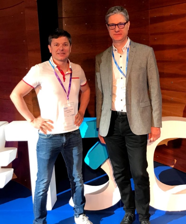 FDesmoulins's tweet photo. Happy to give a presentation today at #T3CH with @rjullien about how top companies build great tech teams. https://t.co/Dsd3VVoCe6