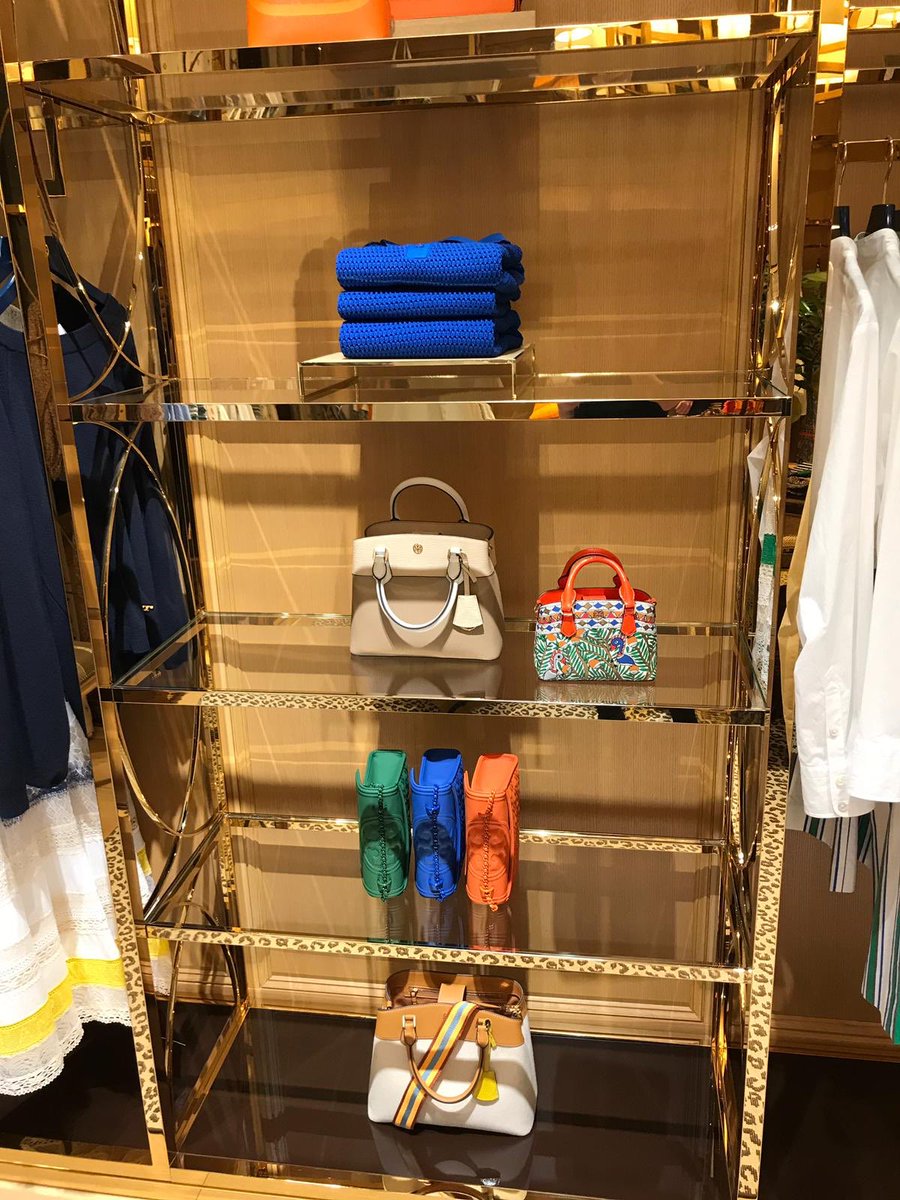 ladyonthemove25's tweet photo. Gorgeous event #lasnight at @toryburch #RegentStreet with Stefano Sutter & Carolyn Asome. #london #fashioninspo #luxurylifestyle https://t.co/bVWsK0vzqM