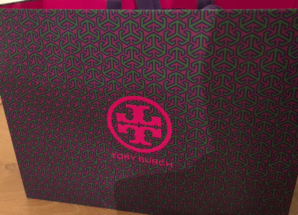 ladyonthemove25's tweet photo. Gorgeous event #lasnight at @toryburch #RegentStreet with Stefano Sutter & Carolyn Asome. #london #fashioninspo #luxurylifestyle https://t.co/bVWsK0vzqM