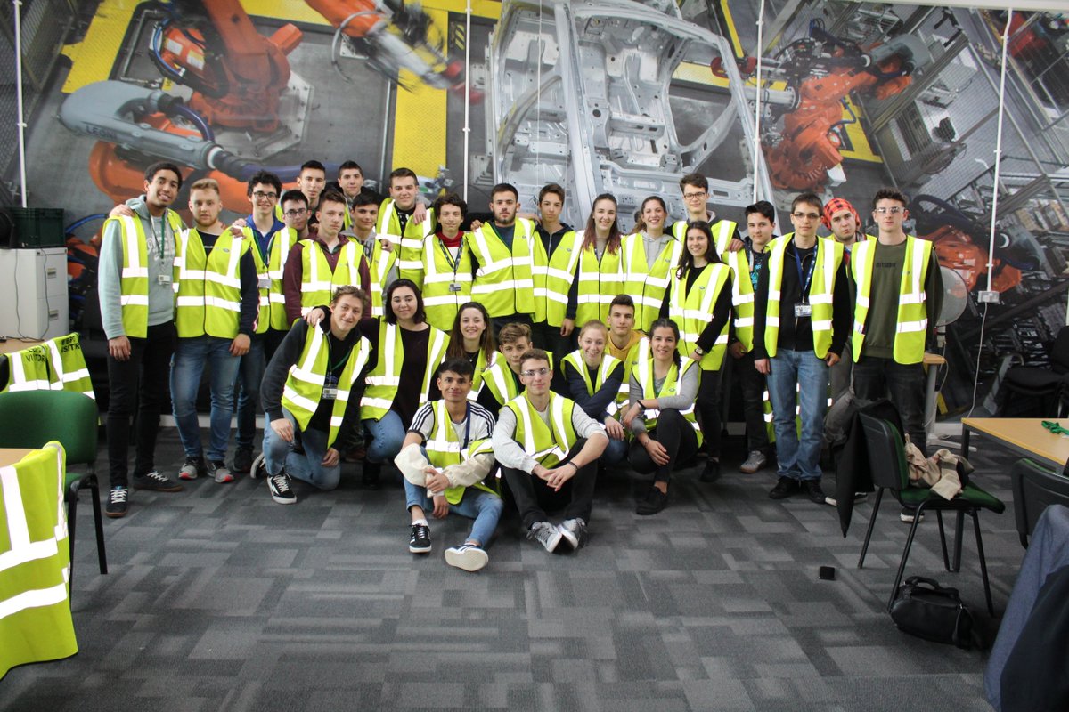 JLR_EBPC's tweet image. Some very nice Italian students visiting @JLRHalewood courtesy of Liverpool School of English. Our 3 guides were very professional &amp;amp; really engaging &amp;amp; helpful to the students. Thank You! @JLREducation @BMetC @Tomorrows_Eng @LiverpoolSchool #Inspire