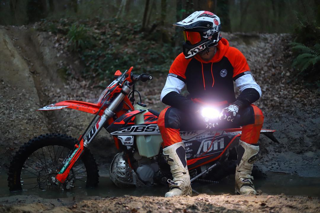 "If you get stuck,draw with a different pen. Change your tools; it may free your thinking." Paul Arden.
📸<a href="/mtk/">Mark Kennedy (@mtk@cloud)</a>.011
🎧#PACKTALKBold
#cardo #askforcardo #instamotorcycles #Bikerlifestyle #superbikers #motardlife #ktm300 #300exc #ktm300tpi