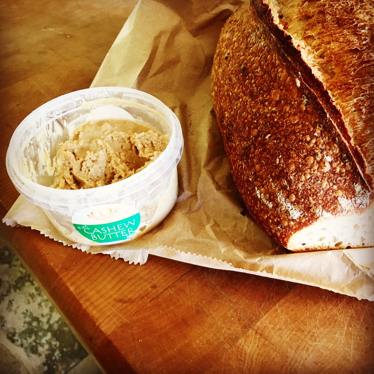 We’re celebrating the mighty cashew today - creamy, high in dietary minerals and just a bit delicious! Have you tried our 100% pure #cashewbutter?