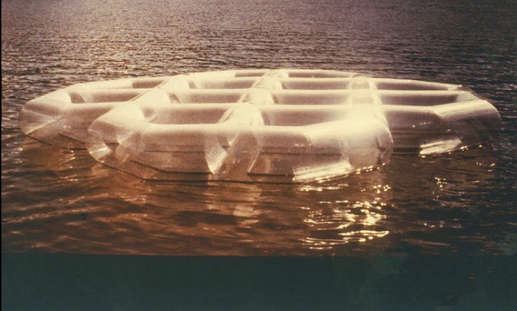 ellapizcolorao's tweet image. ¿Recuerdas el Hielotrón? ¿Quieres conocer la fascinante arquitectura de #PradaPoole?

No te pierdas 'Prada Poole. La arquitectura efímera de las pompas de jabón', en @caac_sevilla

📆 28 de marzo, 20:00 h., inauguración y visita guiada con Antonio Cobo

🖍 ellapizcolorao.com/2019/03/27/pra…