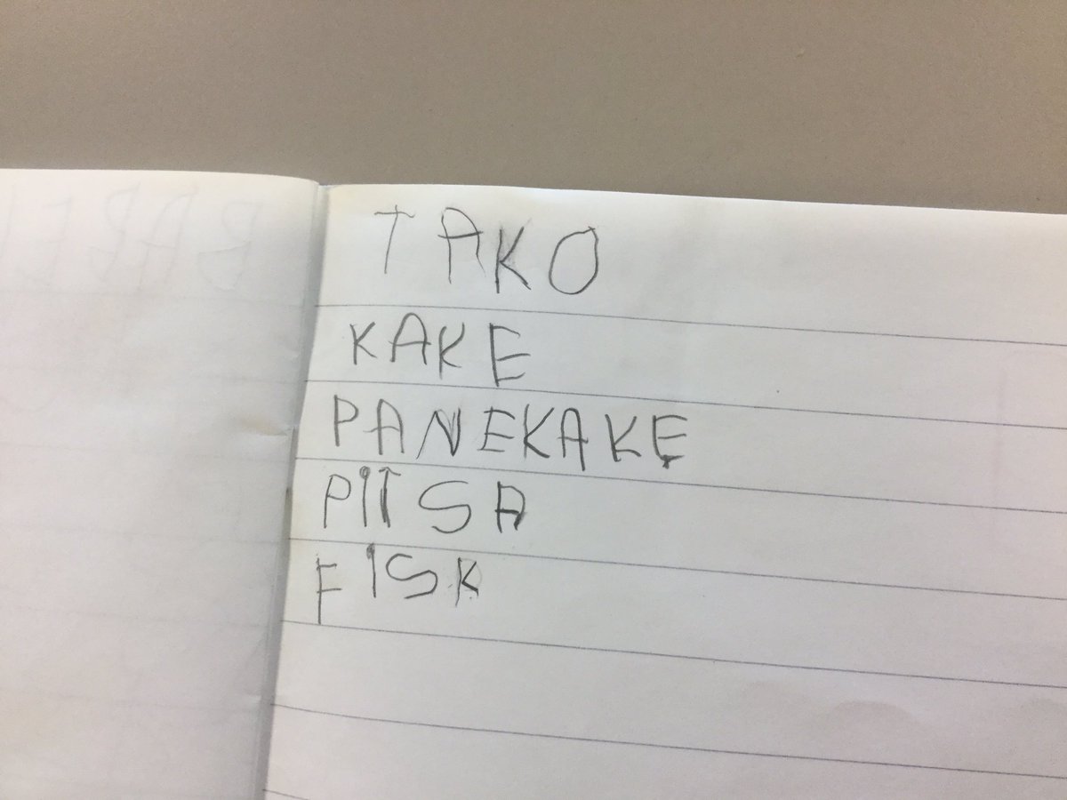 BerntsenMonica's tweet photo. Jeg kan berolige de som bekymrer seg for håndskriften når en bruker IPad i begynneropplæringen #1trinnknappskog #digglæring #digihand #@HiVolda https://t.co/wPTpABnC8p
