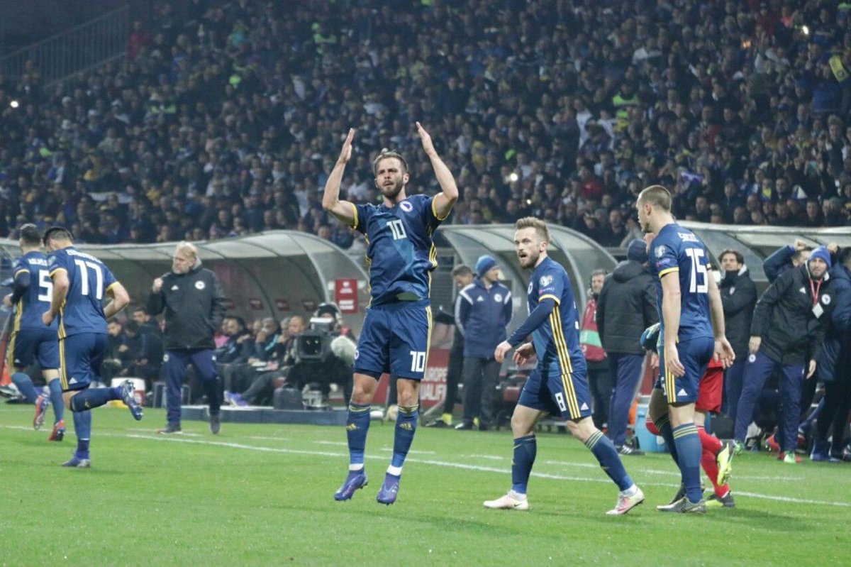 dinostambolic's tweet photo. Zmajevi @NFSBiH nisu uspjeli savladati nikad slabiju ekipu Grčke, šta uopće očekivati od utakmice u kojoj će @EthnikiOmada biti jača za @kmitroglou, #KostasManolas i #VasilisTorosidis? Mislim da ćemo mnogo žaliti za bodovima ispušenim u Zenici. #BIHGRE #EURO2020Qualifiers https://t.co/E8RtcjYcKM