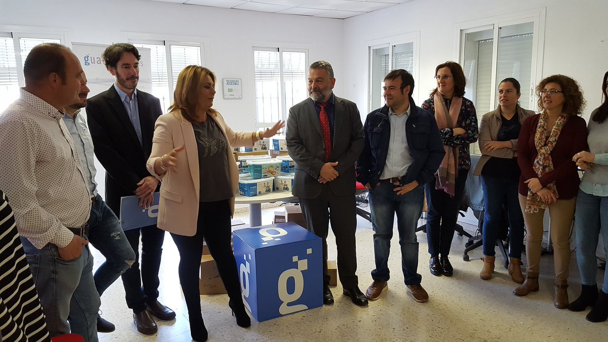 Hoy el <a href="/guadaolvera/">Guadalinfo Olvera</a> en <a href="/CG_El_Bosque/">CG El Bosque</a> para la entrega de kits de robótica educatica @bqreaders. Gracias a @ElenaAmayaPSOE por su implicación. 
Se presentan también el nuevo delegado de la Junta de Andalucía, Alberto Cremades y el nuevo presidente del @consorciofr <a href="/_angelsimon/">Luis Navarro López</a>