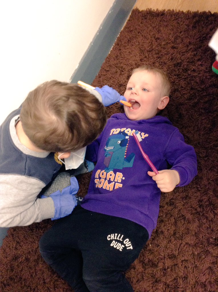 Ashbridge2to3's tweet photo. Squirrels children had a visit from the Dentist this morning where we got to explore teeth, learn how to brush them properly, play dress up and we also read a story about visiting the dentist. What an exciting morning 😁🐿 @NDNAtalk #healthybodyhappyme (1/2) https://t.co/Ow2VZAHxsB