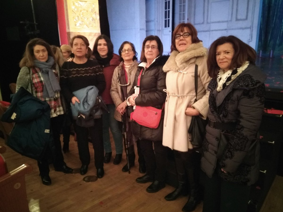 miopia_magna's tweet photo. #DiaMundialDelTeatro, en #AMIRES apostamos por la #accesibilidad e #integración en la cultura, con la organización de mesas redondas y salidas al teatro para disfrutar con nuestro grupo de #OcioAccesible gracias a la tecnología de @aptent y el proyecto @teatroaccesible https://t.co/K08sc2vFXM
