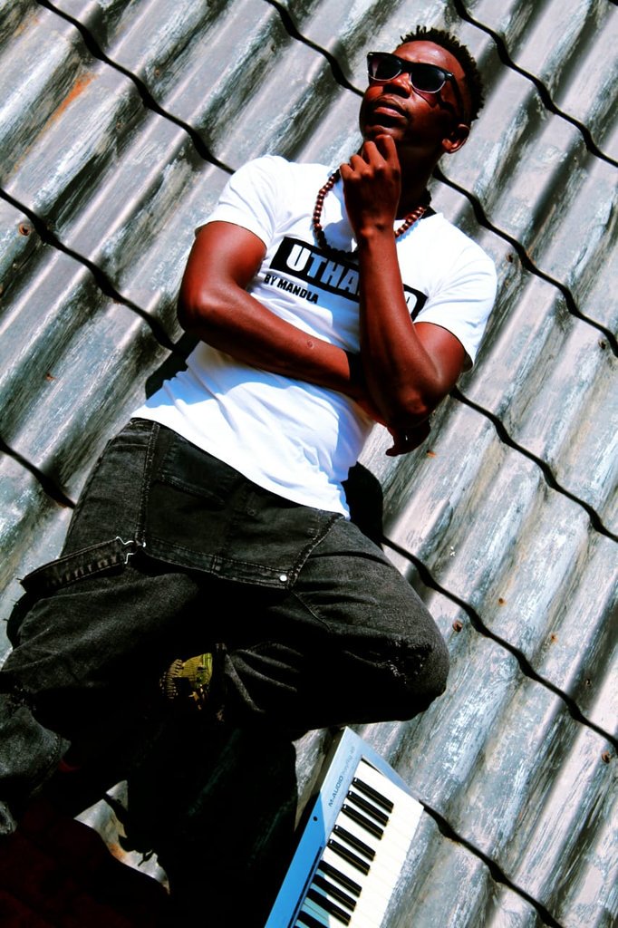MandlaEL's tweet photo. Mandla EL uthando single https://t.co/s4u1DY4Qjf