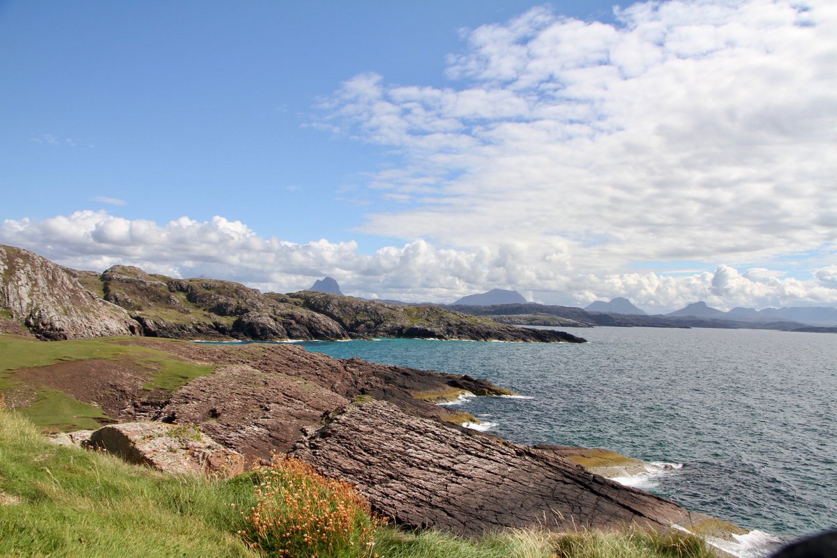 DhubhEstate's tweet image. View from Split Rock at #Clachtoll - magic!! #suilven #stacpollaidh #Scotland @VisitScotland @mvscotland #highlands #coast @TrueHighlands