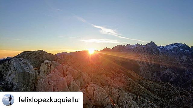 escabrales's tweet photo. Posted @withrepost • @felixlopezkuquiellu Al Alba en Picos de Europa, desde Jascal miramos al macizo Central o de los Urrieles.
.
.
.
.
.
#holamundo #onis #picosdeeuropa #larobellada #tbt #travel #nature #landscape #montains #ibeu #cabrales #asturias #jascal #ubuntu https://t.co/1dsv68le5Q