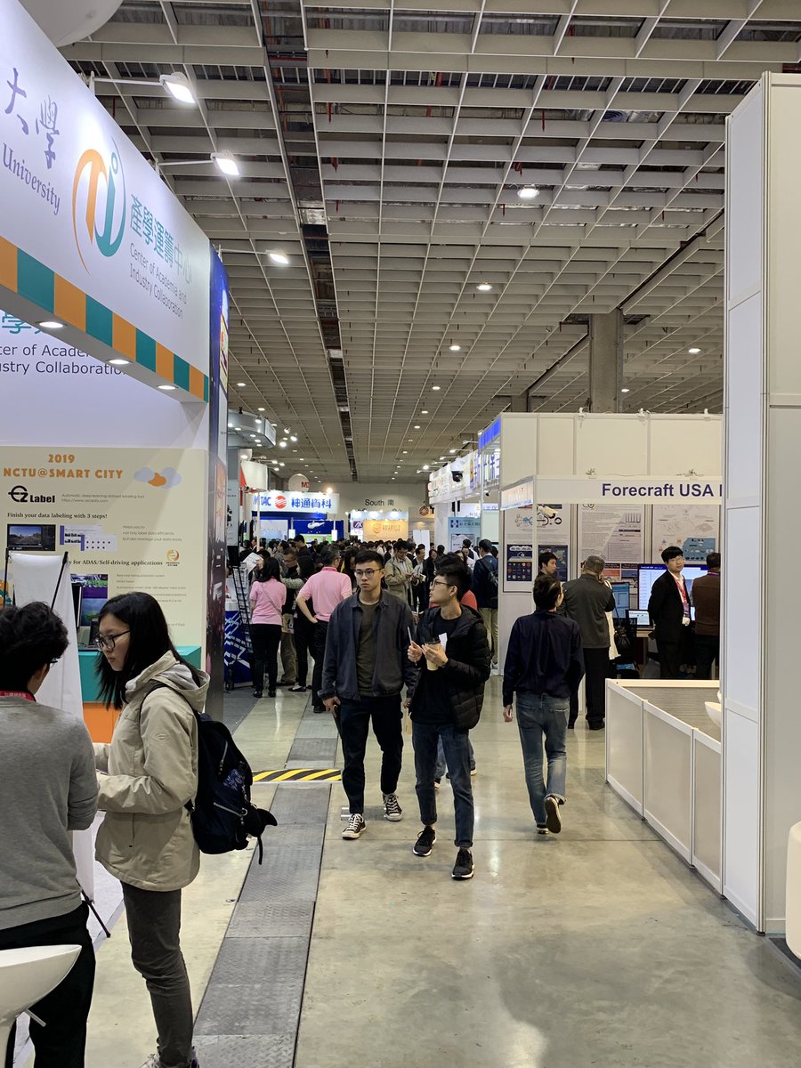 oscarduenas's tweet photo. Delegación de empresarios colombianos en el Smart City Summit &amp; Expo con el apoyo de @FedesoftCol y la oficina comercial de Taipéi. #2019SCSE #Taipei #4RI #AIoT #IA #Cloud https://t.co/hjkgfG00L0