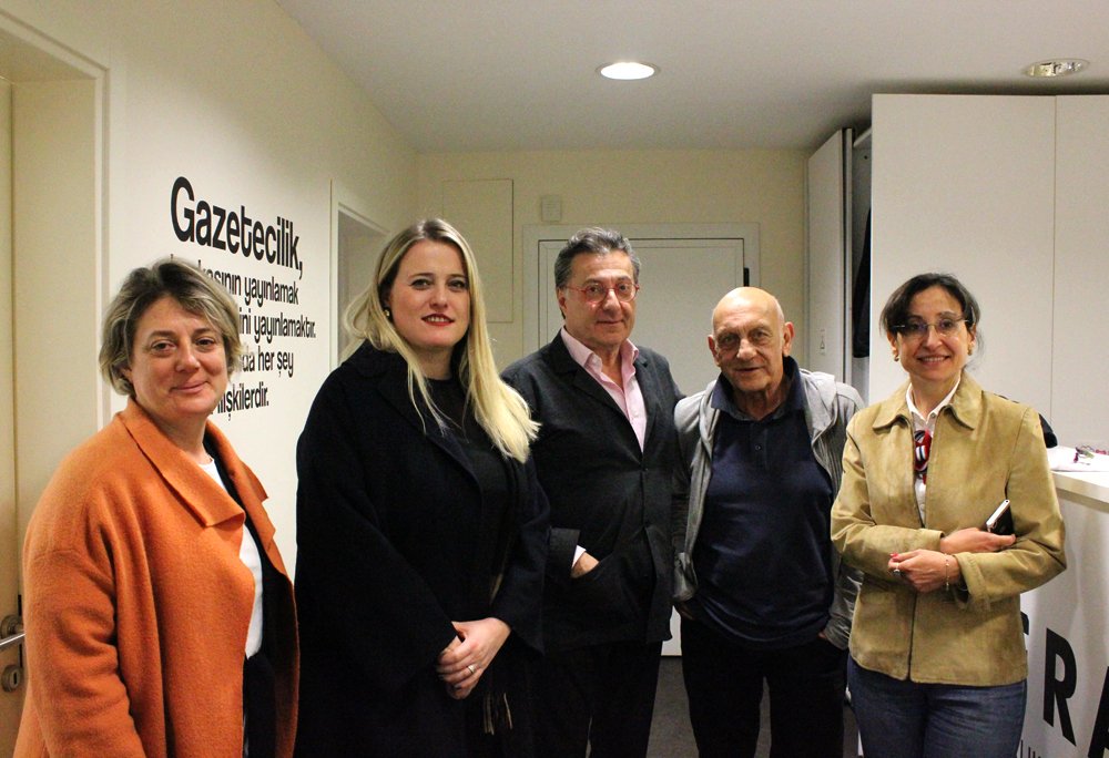 Türkiye Mimarlık Yıllığı 2018 seçici kurul toplantısı, dün 26 Mart Salı günü yapıldı. Öncelikle seçici kurula ve bu yıl 178 başvuru ile büyük ilgi göstermiş olan adaylara teşekkür ederiz. 

Sonuçlar 29 Mart Cuma günü <a href="/arkiteracom/">Arkitera.com</a> da yayınlanacak.