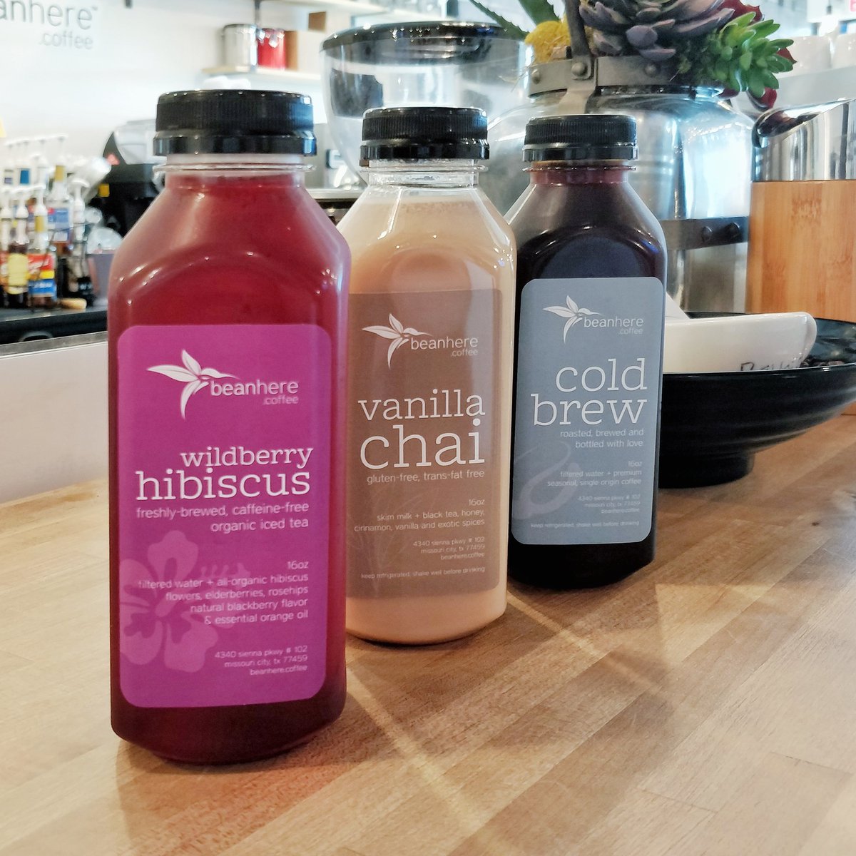 In a rush? Some of our best drinks are now available in quick grab 'n go bottles! Made fresh, bottled and chilled in-house just for you!

#hibiscus #wildberry #tea #vanillachai #coldbrew #coffee #fresh #artisan #madewithlove #siennaplantation #riverstone #mctx #sugarlandtx