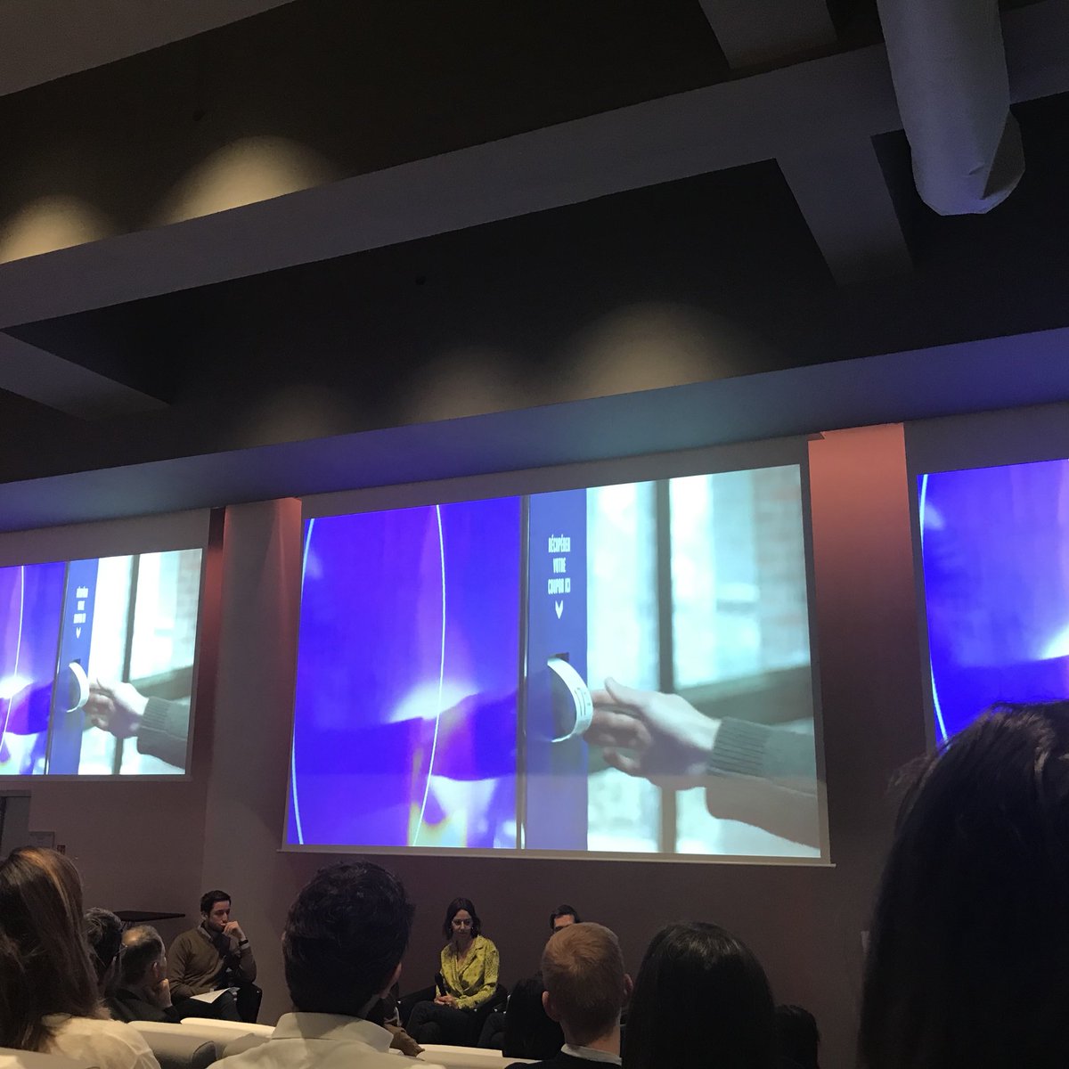 EvaVanRuy's tweet photo. #confstrat @Strategies DOOH - le mettre mot : interactivité selon @lenasgautier @biborg #content #BusinessHacking https://t.co/nRu1Tub6OL