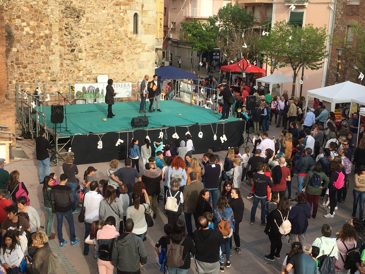 🐲🌹📚 Un any més, des de la peixera impulsen la Fira de Sant Jordi 2019! Us podeu inscriure fins al 12 d'abril a través del formulari que us adjuntem docs.google.com/forms/d/1ogjwe… #TorderaSomriu #Tordera