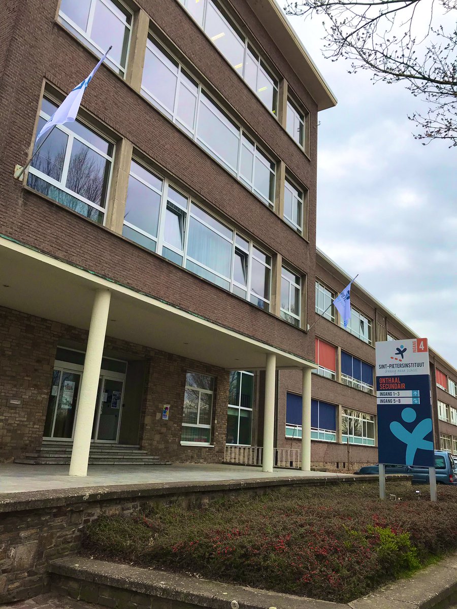 t_emzie's tweet photo. Vandaag pretesten @RaanDoos1 en ik het experiment voor onze masterscriptie op SPT in Turnhout.   #pretest #mastermpc #psychopy #trackingthemindduringwriting https://t.co/pnVWEqsDmN