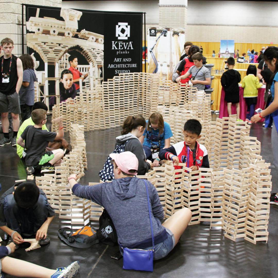 KEVAplanks's tweet photo. Teamwork accomplishes much. #kevaplanks #buildamind https://t.co/389sVLgN8Z